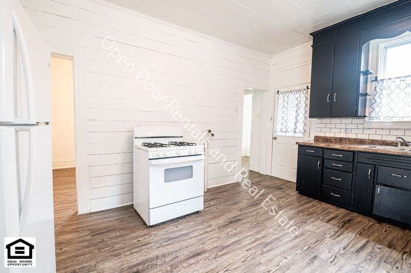 Fort Wayne House: 1953 Griswold Dr