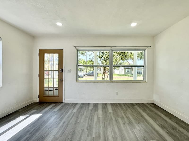 St. Petersburg House: 4426 4th Avenue North