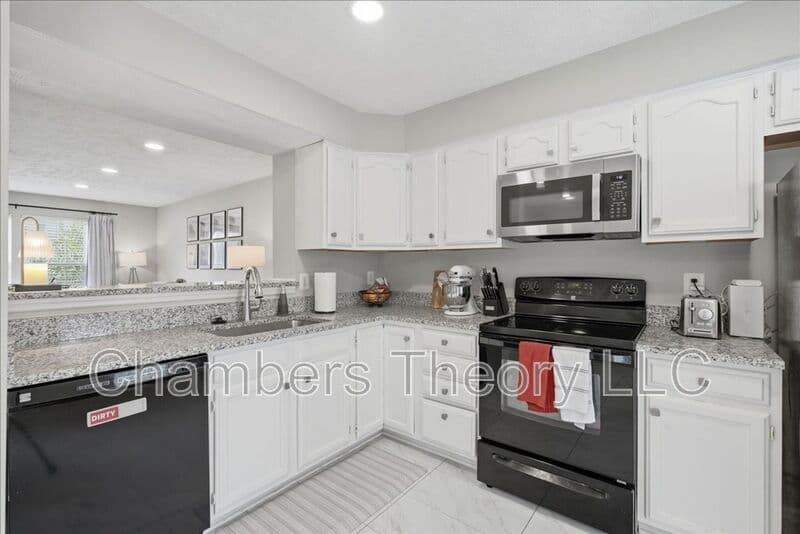 Ashburn House: 44046 Choptank Ter
