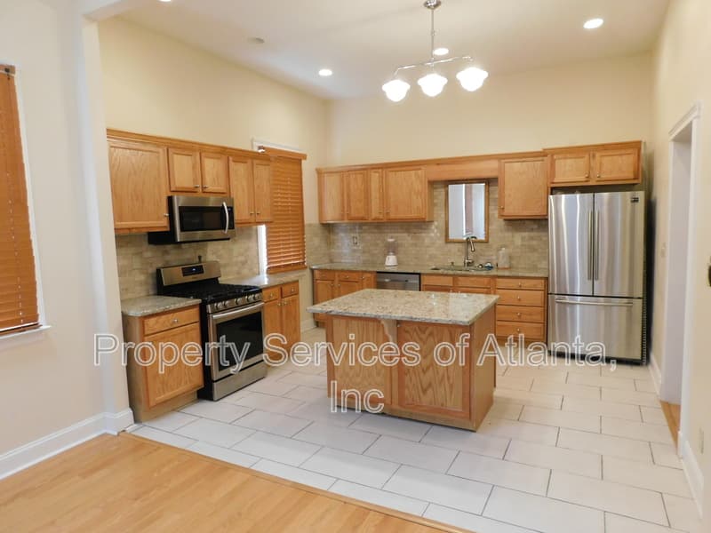 Atlanta House: 675 Grady Pl SW