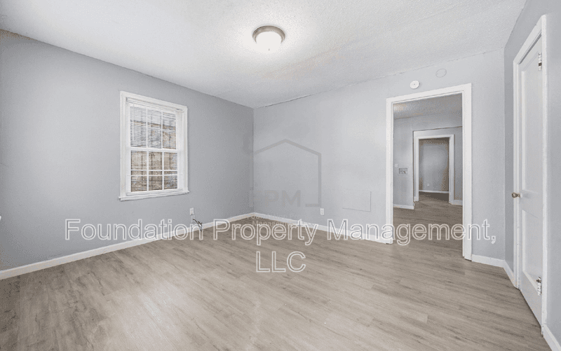 Memphis House: 2320 East Warren Street