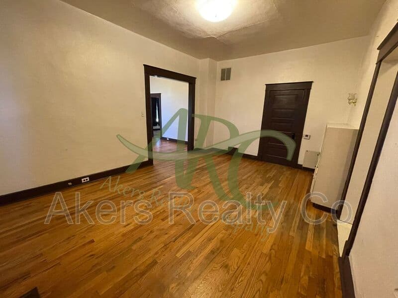 Pueblo House: 501 Van Buren St