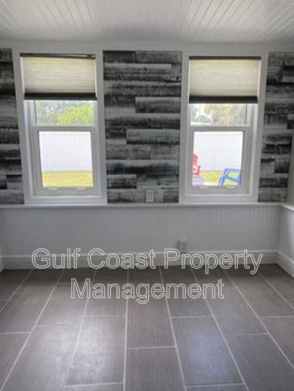 Venice House: 232 Glen Oak Road