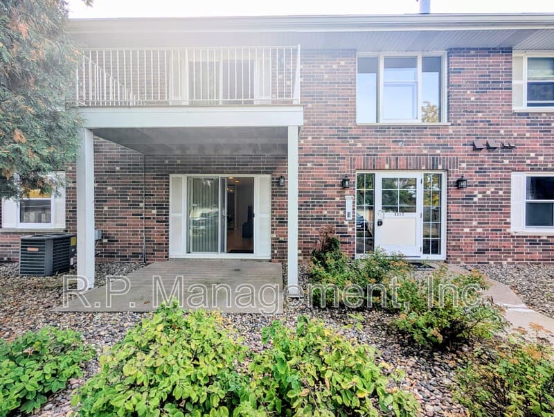 Woodbury Condo: 6317 Alderwood Bay
