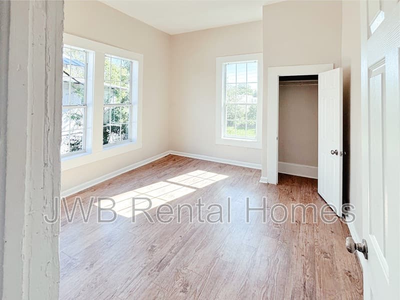 Jacksonville House: 291 Claude St