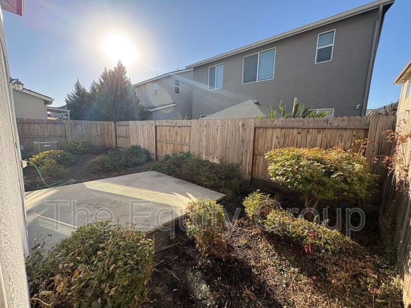 Visalia House: 1005 West Sedona Ave