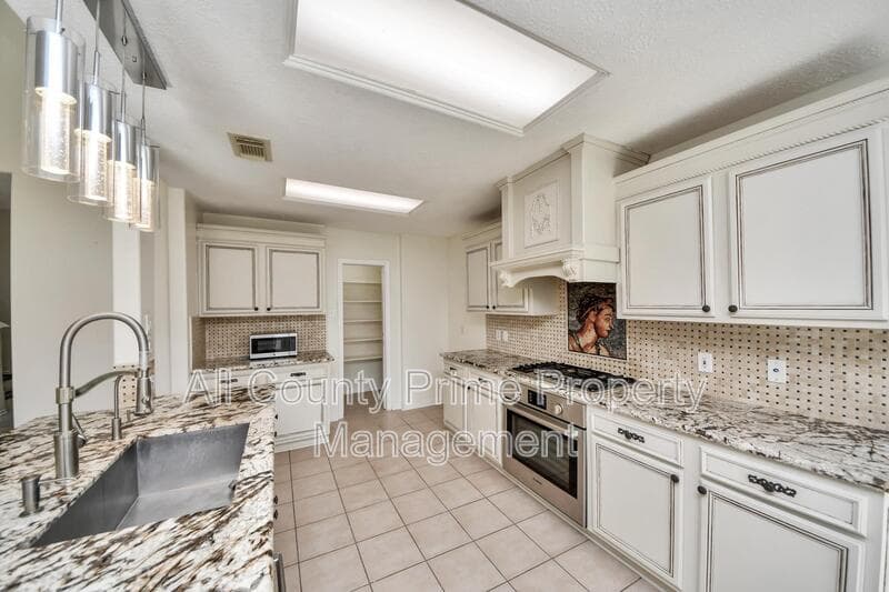 Cypress House: 22030 Gold Leaf Trail