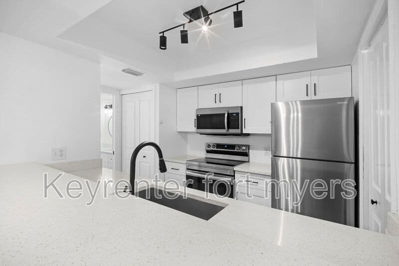 Fort Myers House: 6213 Timberwood Cir