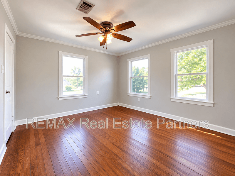 Hattiesburg House: 109 N 24th Ave