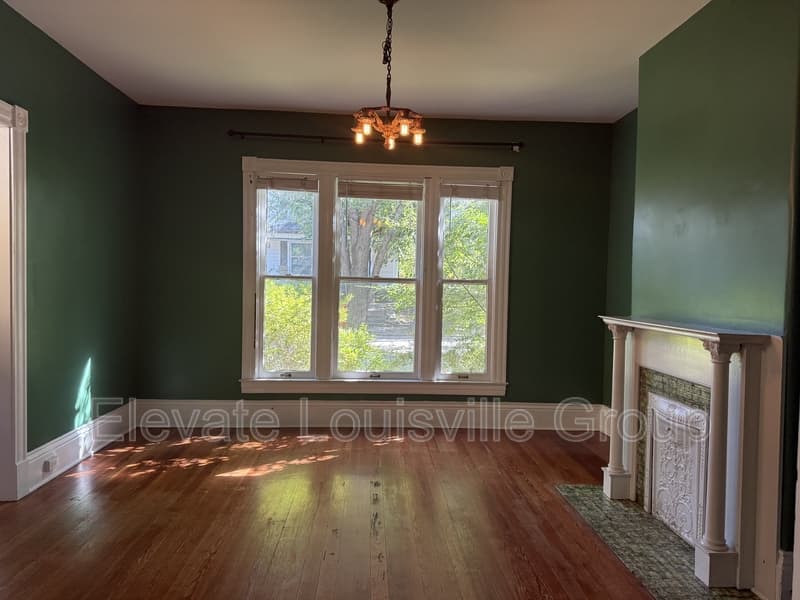 Louisville House: 102 Waverly Court