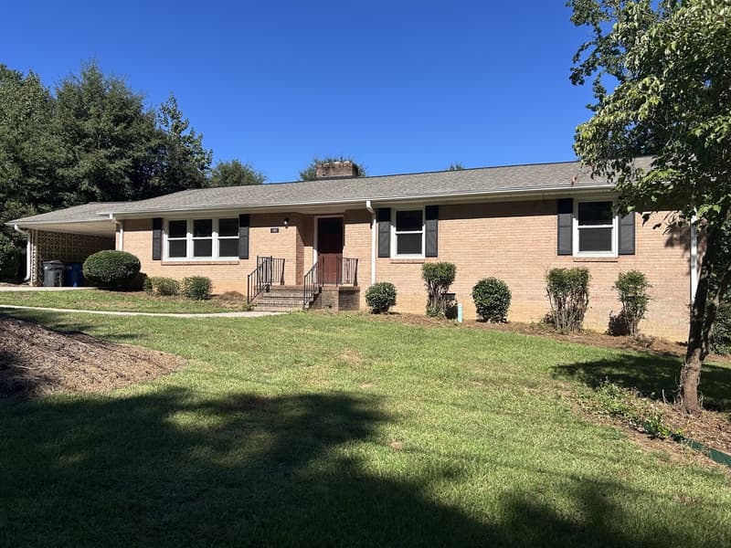 Greenville House: 105 Spring Valley Road