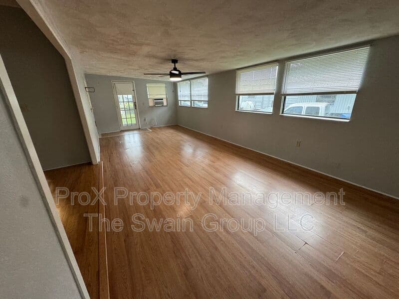 Lakeland House: 534 Oak Ridge E