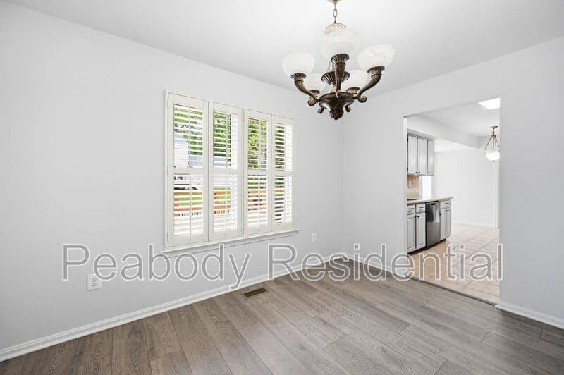 Great Falls House: 10609 Oxford Ct