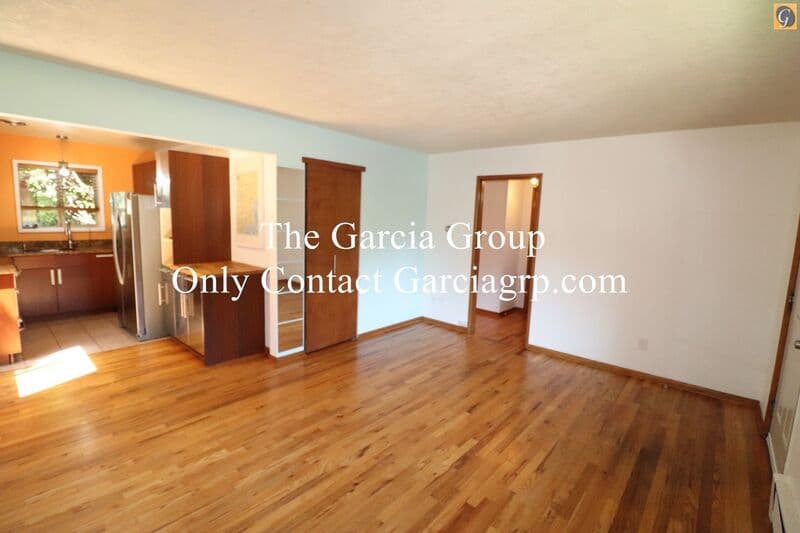 Portland Condo: 908 SW Gaines St
