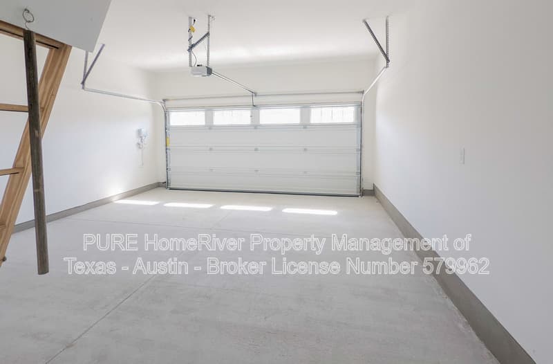 Round Rock House: 4345 Chapel Hill St