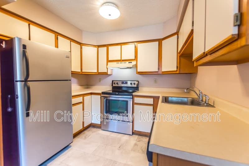 Manchester Condo: 1991 Bodwell Road