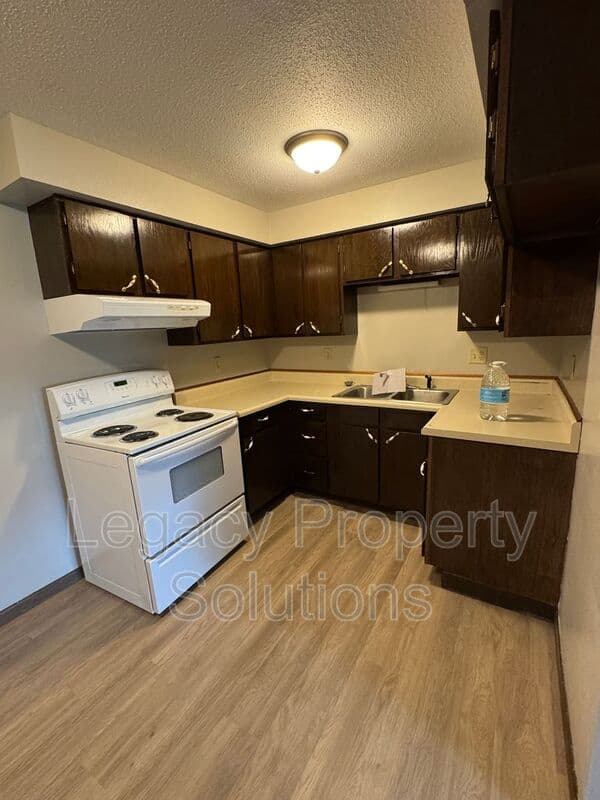 Underwood House: 206 1st St