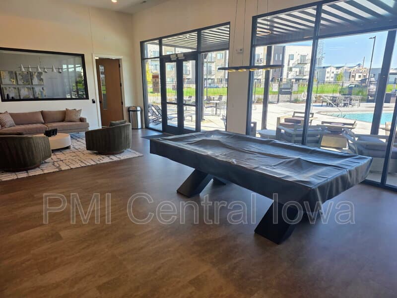 Des Moines Townhome: 423 SW 12th St