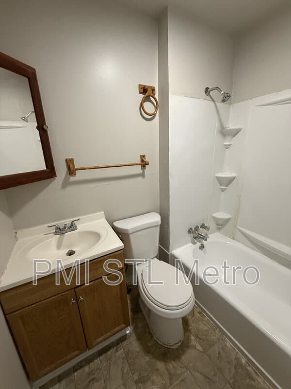 Saint Louis House: 6170 Emerald Avenue