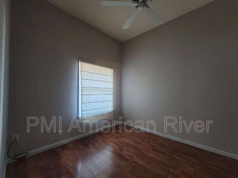 Sacramento House: 8715 Rooster Way