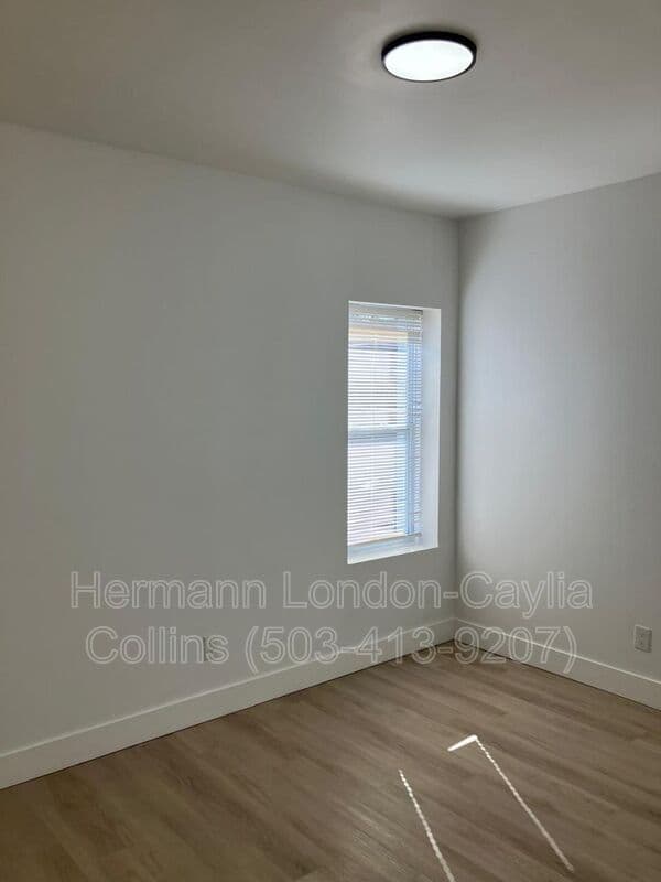 Saint Louis House: 5832-5834 Etzel Avenue