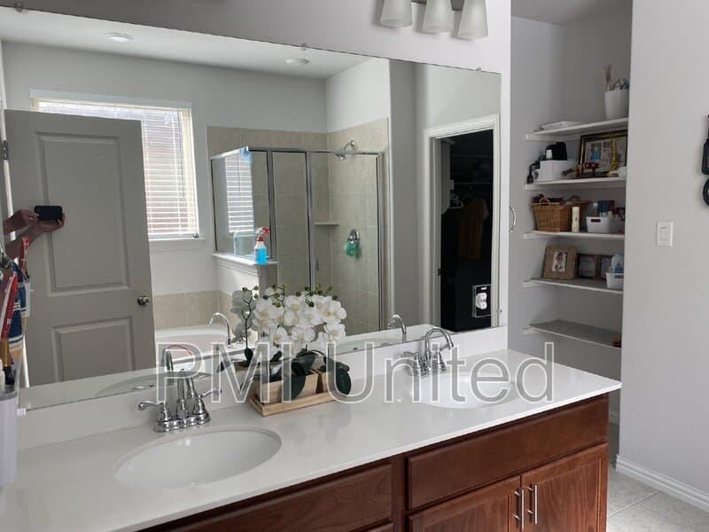 Fort Worth House: 429 Halwin Drive