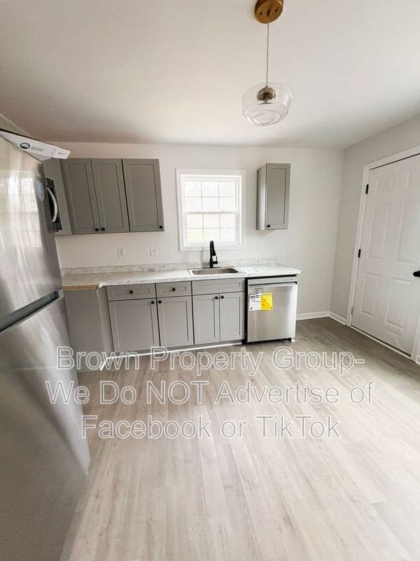 Fayetteville House: 213 Andy St
