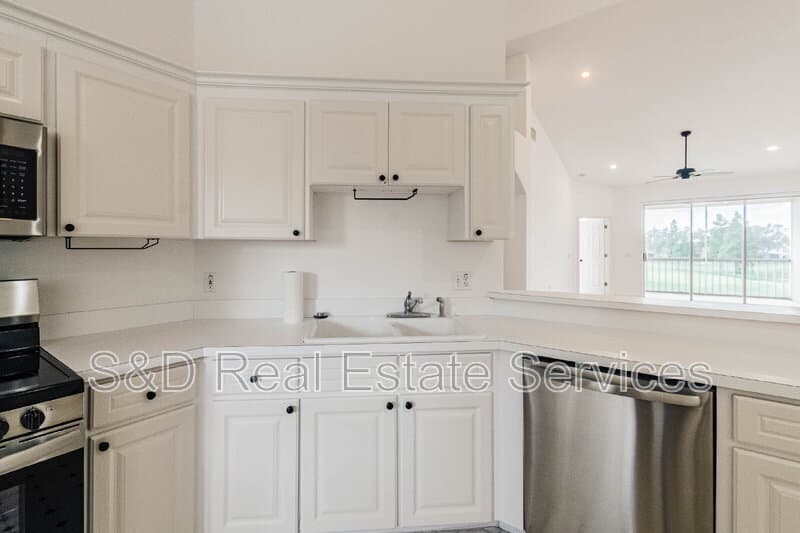 Lakeland Condo: 447 Enclave Place