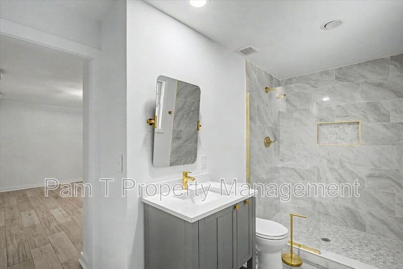 Savannah House: 201 - A W 37th St