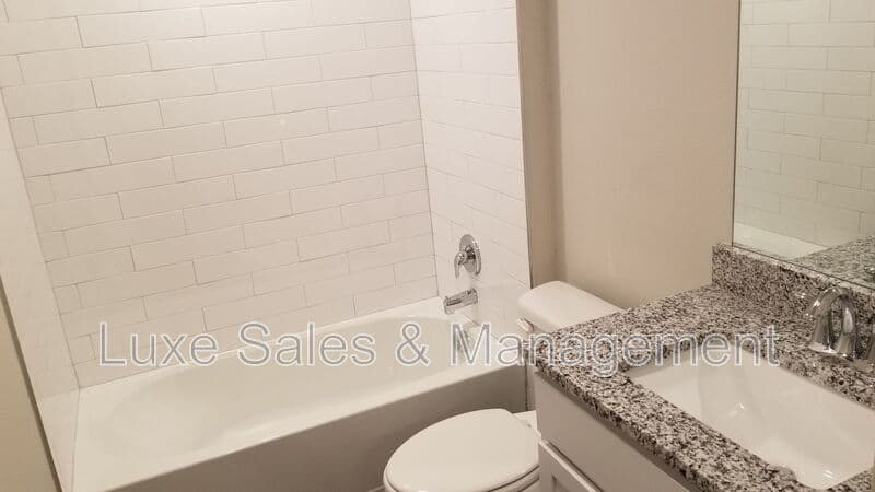 Bartlesville House: 3206 Roman Circle