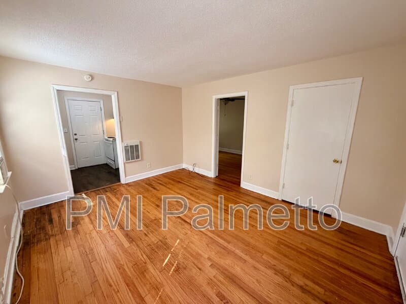 Columbia Condo: 3209 Wilmot Ave