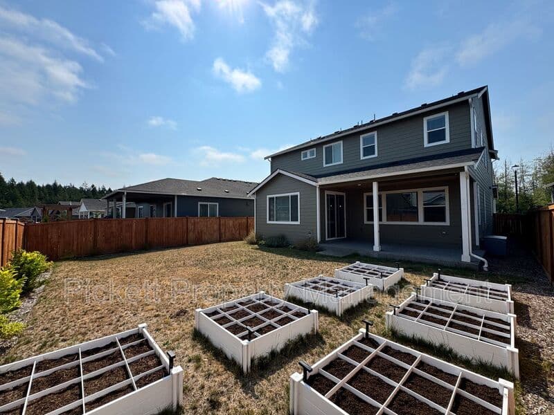 Port Orchard House: 3835 SW Alava Ct