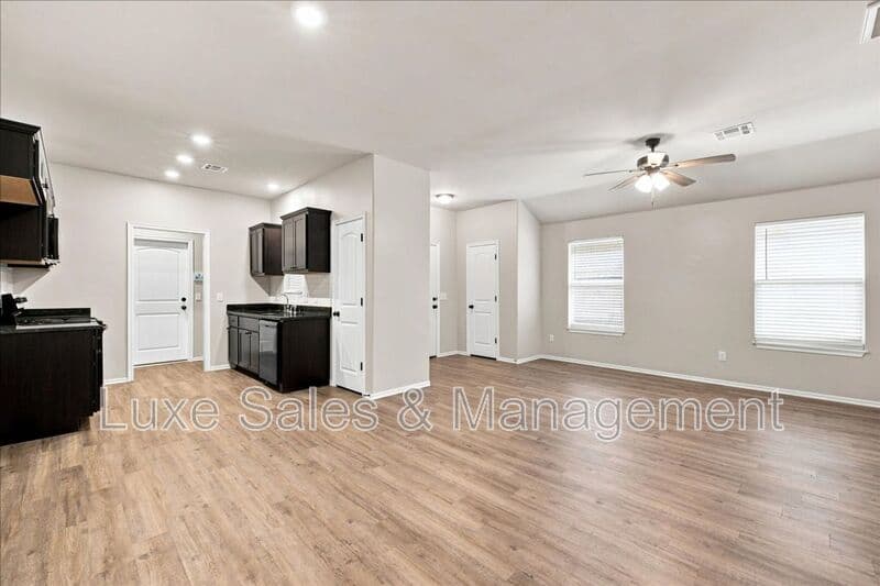 Edmond House: 404 Chalk Hill Ct