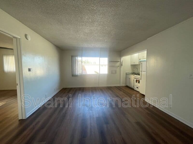 Inglewood Condo: 100 E. Hillcrest Blvd.