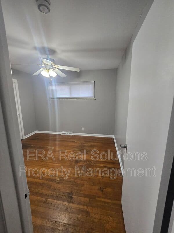 Columbus House: 3050 Clermont Rd