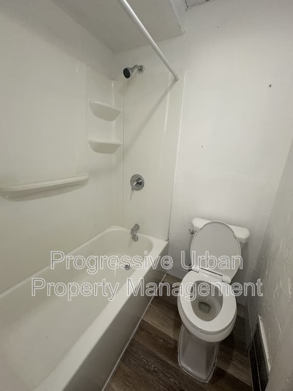 Cleveland Condo: 4609 Behrwald Avenue - Upstairs