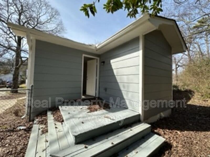 Birmingham House: 8221 Vassar Ave