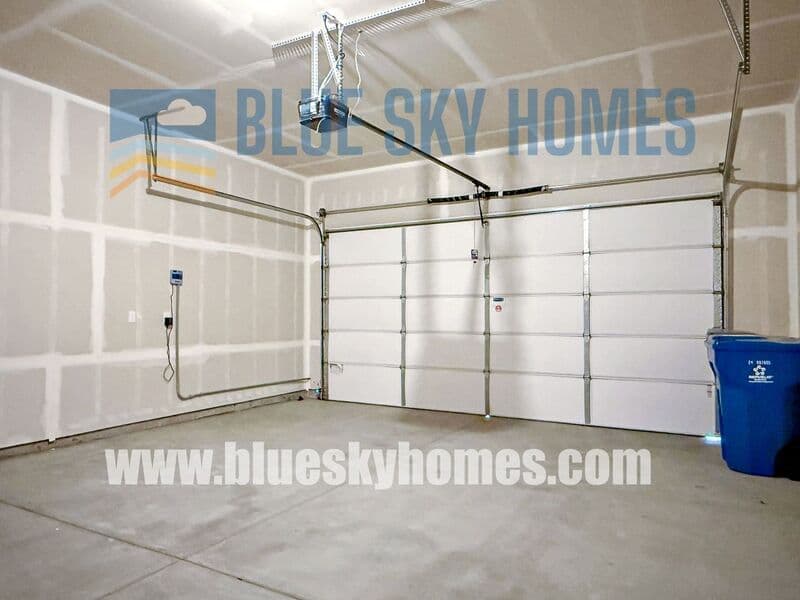 Star House: 8500 W Lilburn st