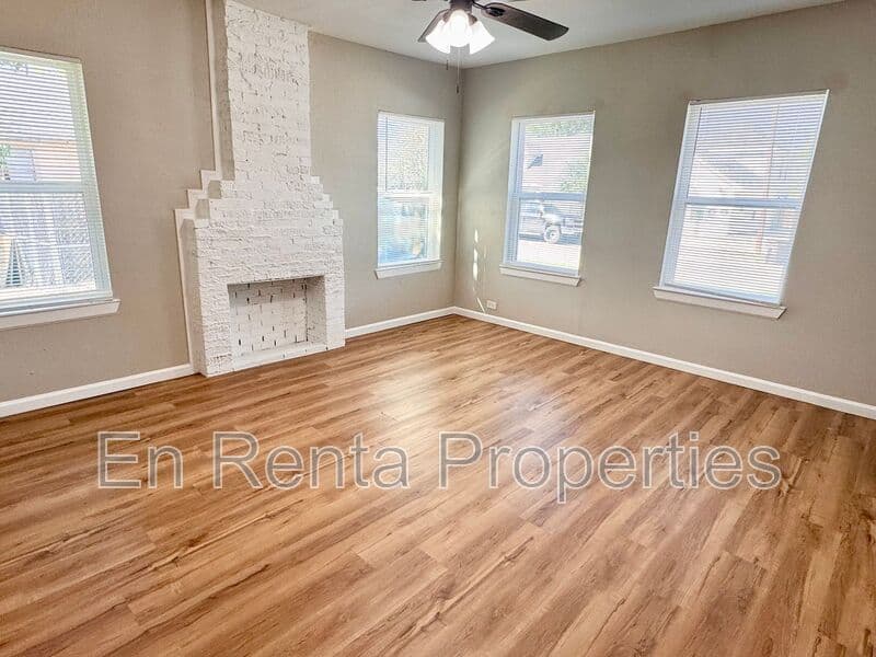 Ft Worth House: 541 Beddell St. W.