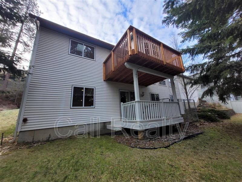 Spokane House: 4720 S Pender Ln
