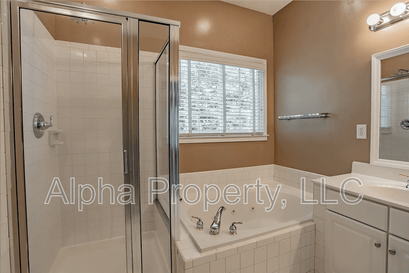 Greer House: 209 Birchleaf Ln