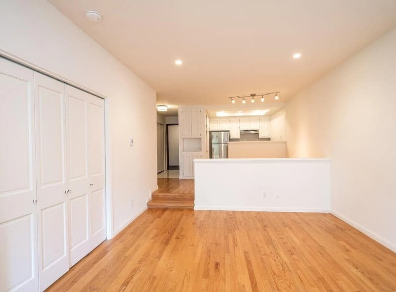 Mill Valley Condo: 555 Seaver Dr