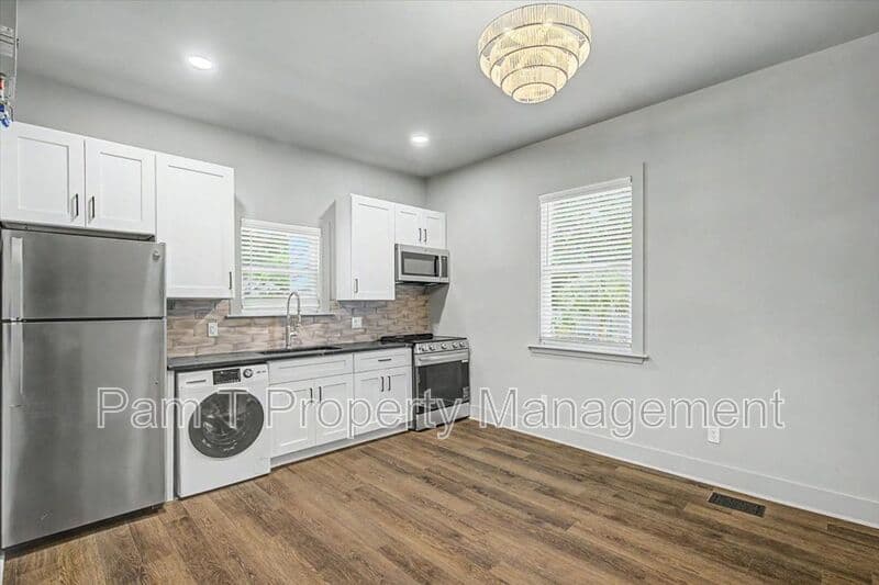 Savannah Condo: 638 E 37th St