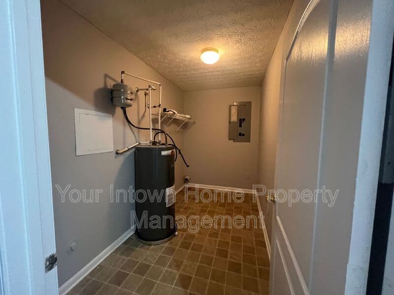 Jonesboro House: 8480 Moultrie Dr.