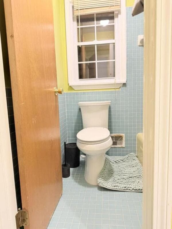 Pittsford House: 4 Old Forge Ln