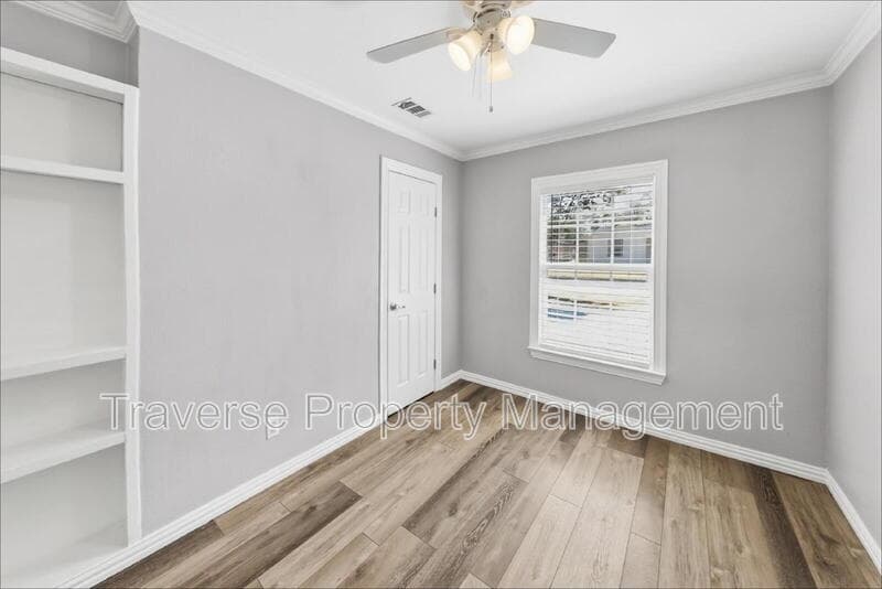 Fort Worth House: 1221 Blalock Avenue