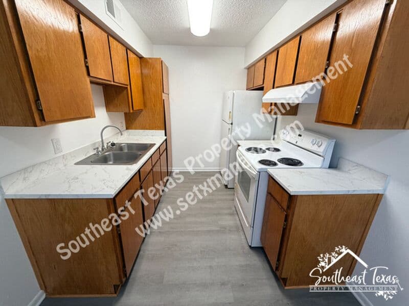 Kirbyville House: 1410 South Elizabeth Avenue