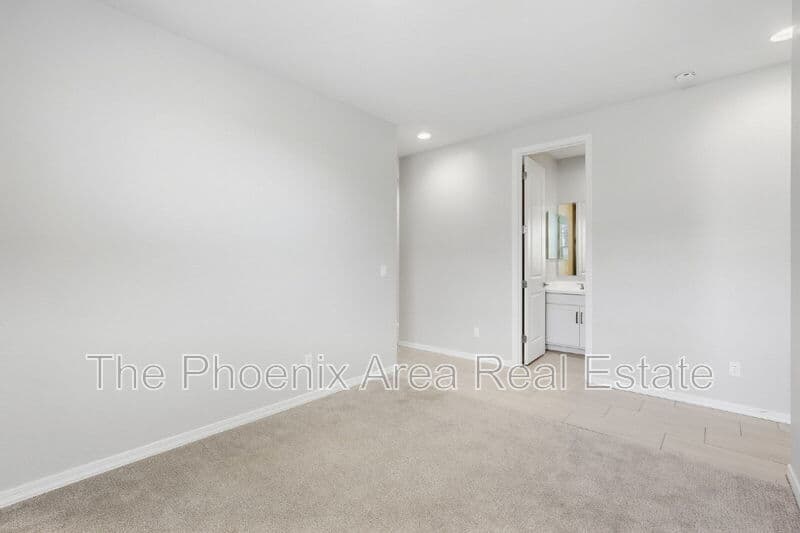 Maricopa House: 35786 W Santa Monica Ave