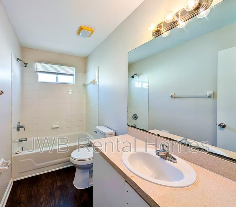 Atlantic Beach Townhome: 79 W 5th St