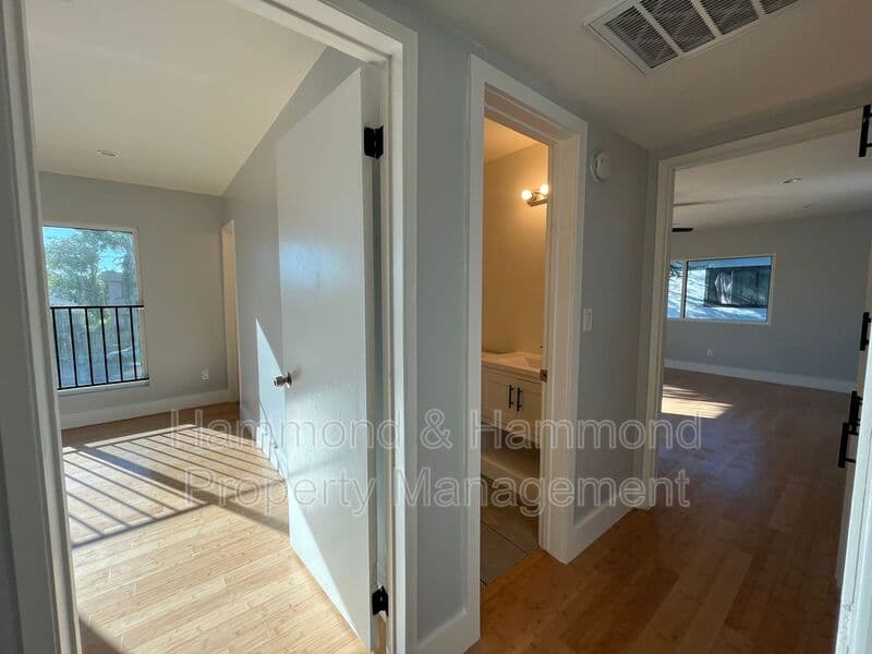 Van Nuys Condo: 5722 Woodman Ave.